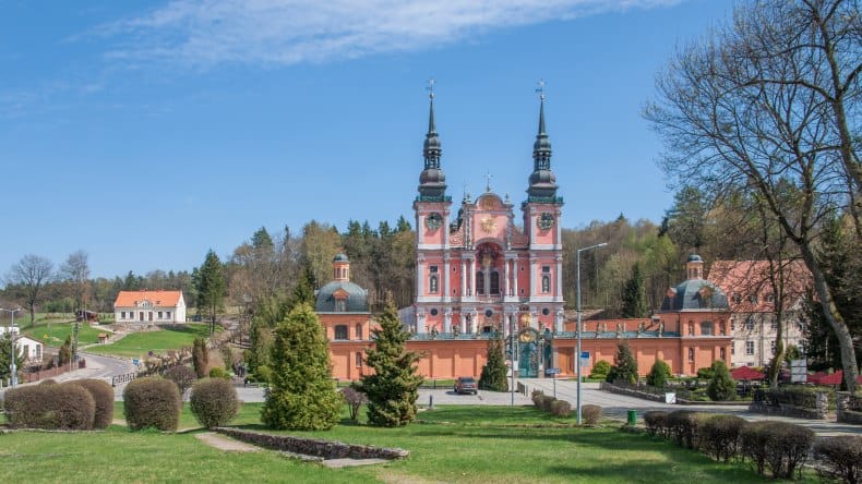 Blick auf die Wallfahrtskirche Heilige Linde, Masuren, Polen