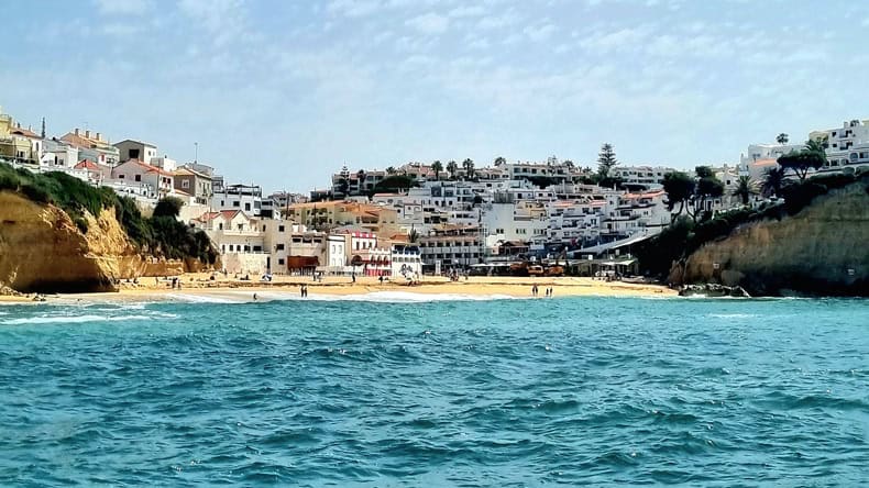 Carvoeiro vom Wasser aus