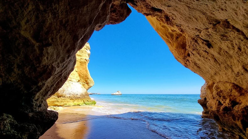 Felsformationen in Portimao an der Algarve
